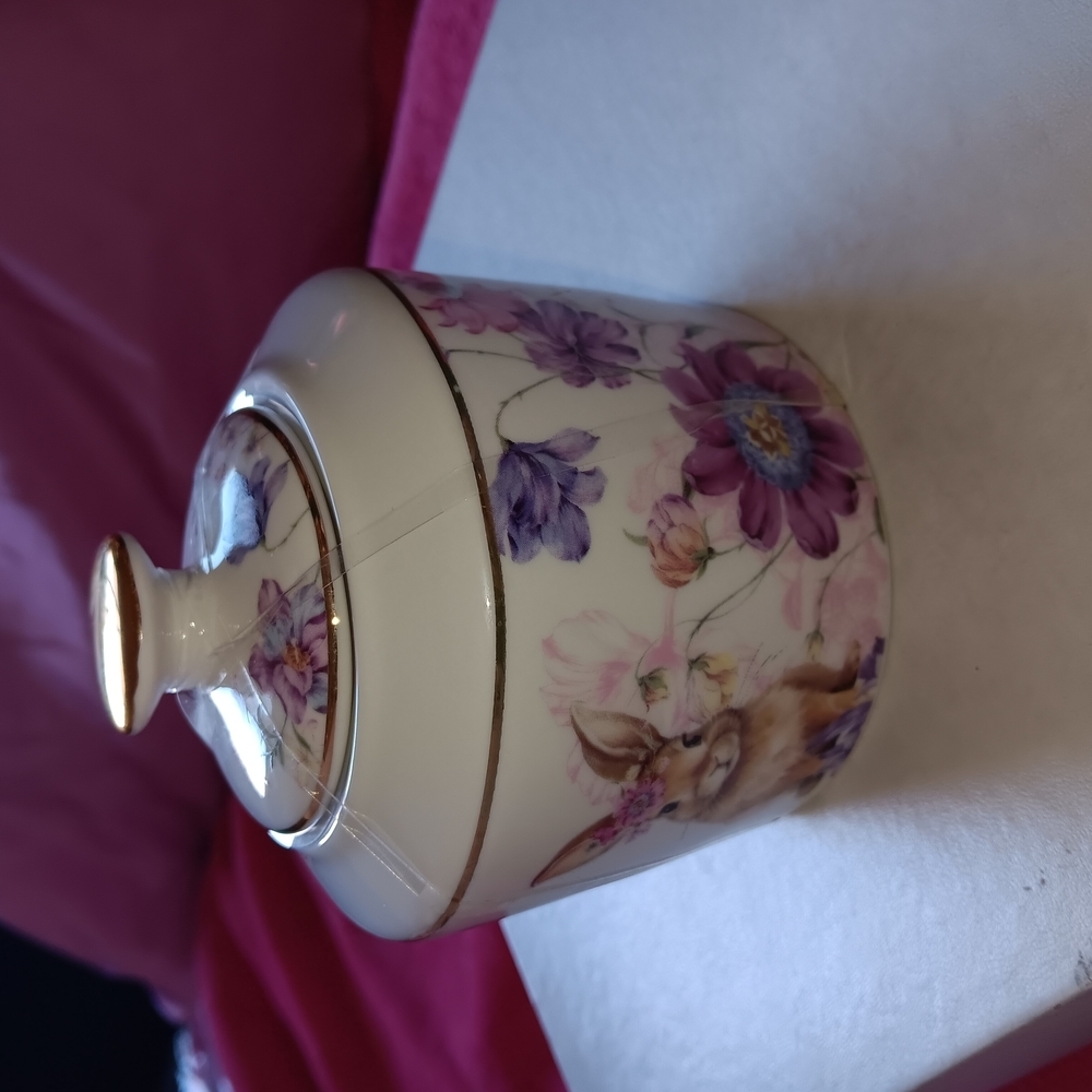 New floral jar with lid Jar - Picture 3 of 8